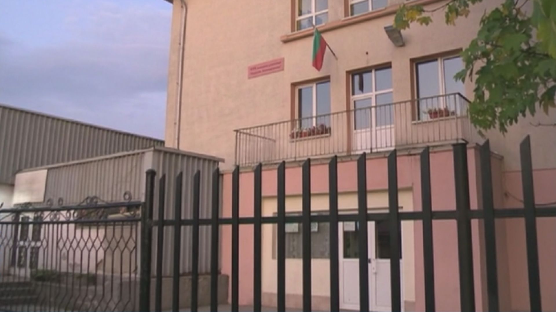 Шестокласничка пострада след спор между нейна съученичка и учителка по