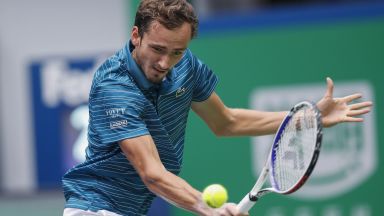 12 от 12 - Медведев отново е непоклатим на четвъртфинал