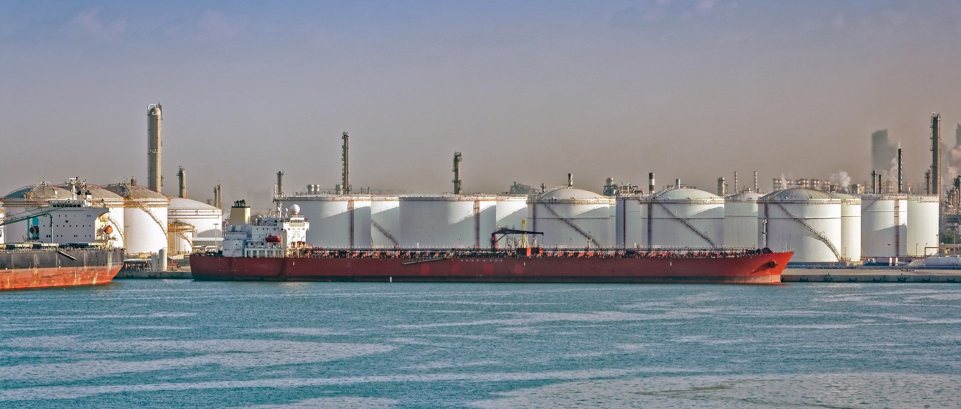ОПЕК+ обсъжда договореното ограничаване на добива на петрол