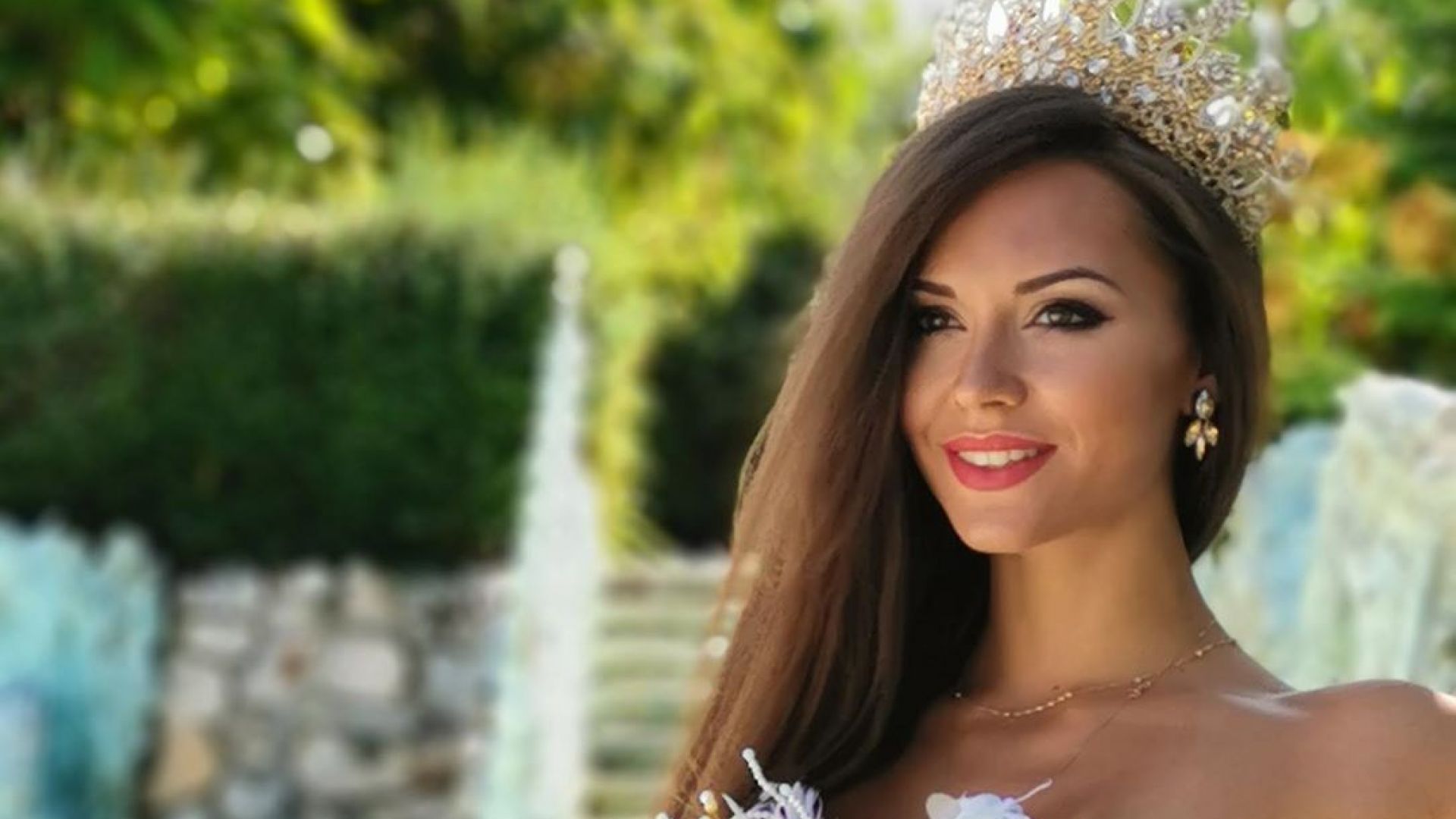 "Мис България" Теодора Мудева завърши гимназия с пълно отличие