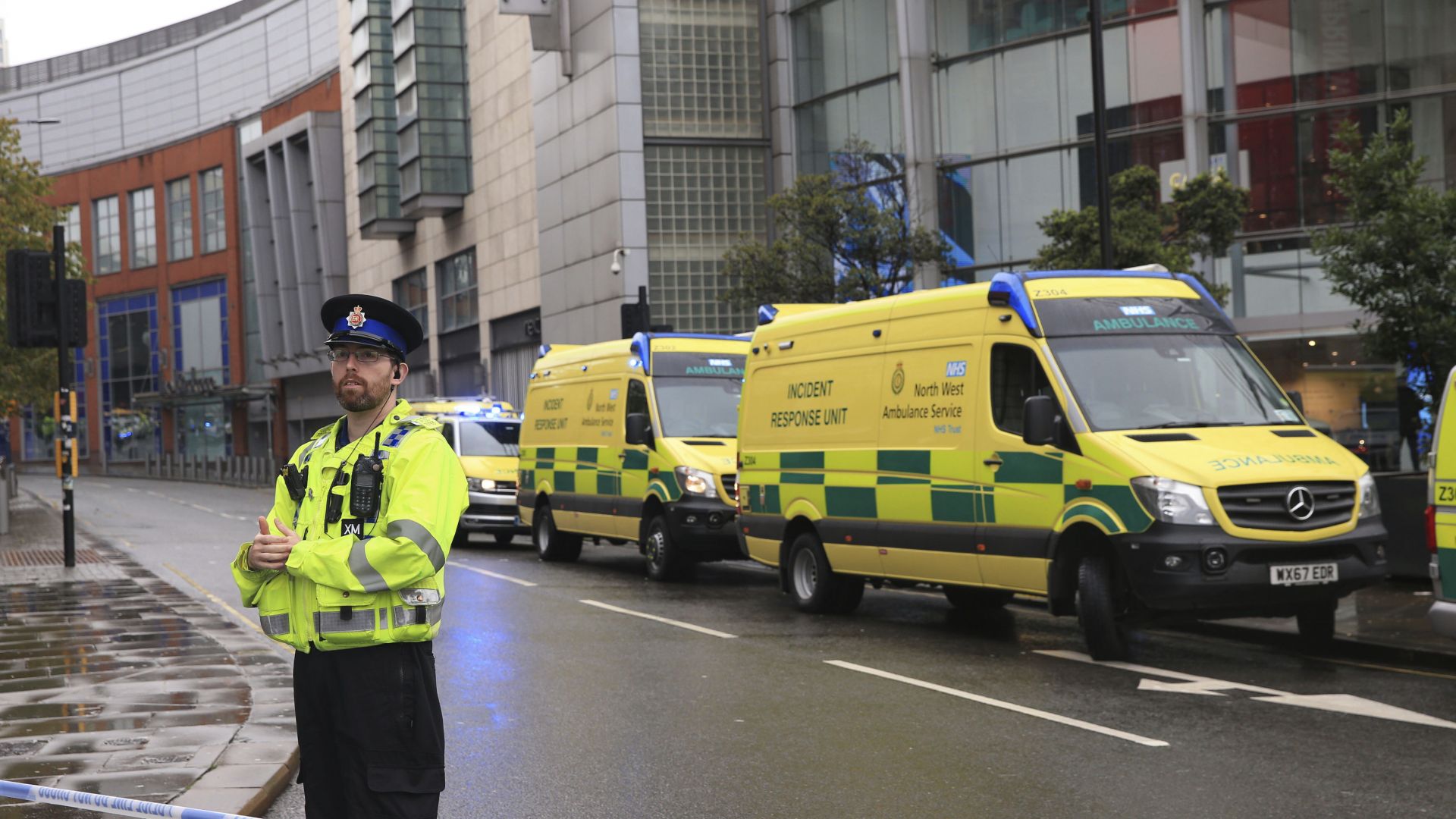 Петима са ранени с нож при нападение в мол в Манчестър