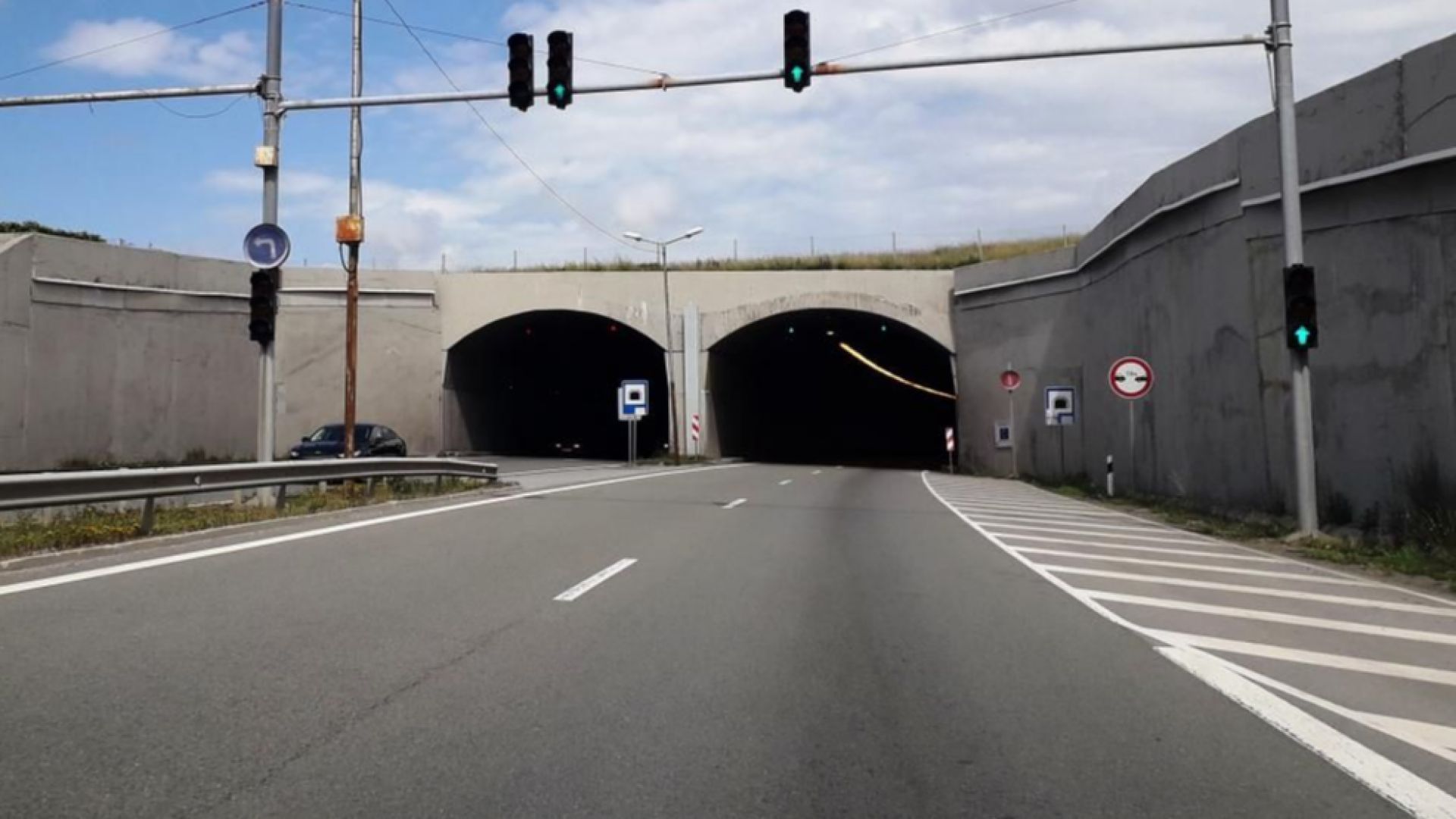 Водач на маршрутка е наръган от шофьор в тунела на "Люлин" 