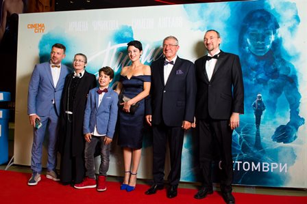 “Писма от Антарктида” на 58 екрана в 30 града