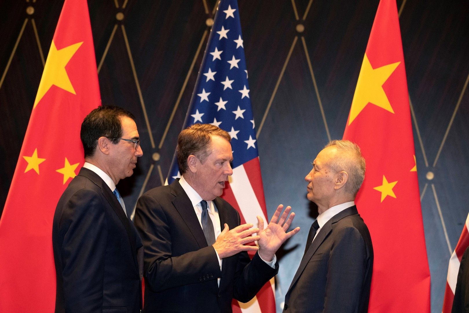 Търговските преговори между САЩ и Китай: Американският министър на финансите Стивън Мнучин, търговският представител на САЩ Робърт Лайтизер и китайският вицепремиер Лю Хъ