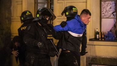 Три дни преди София: Английски хулигани вилняха в Прага (снимки и видео)
