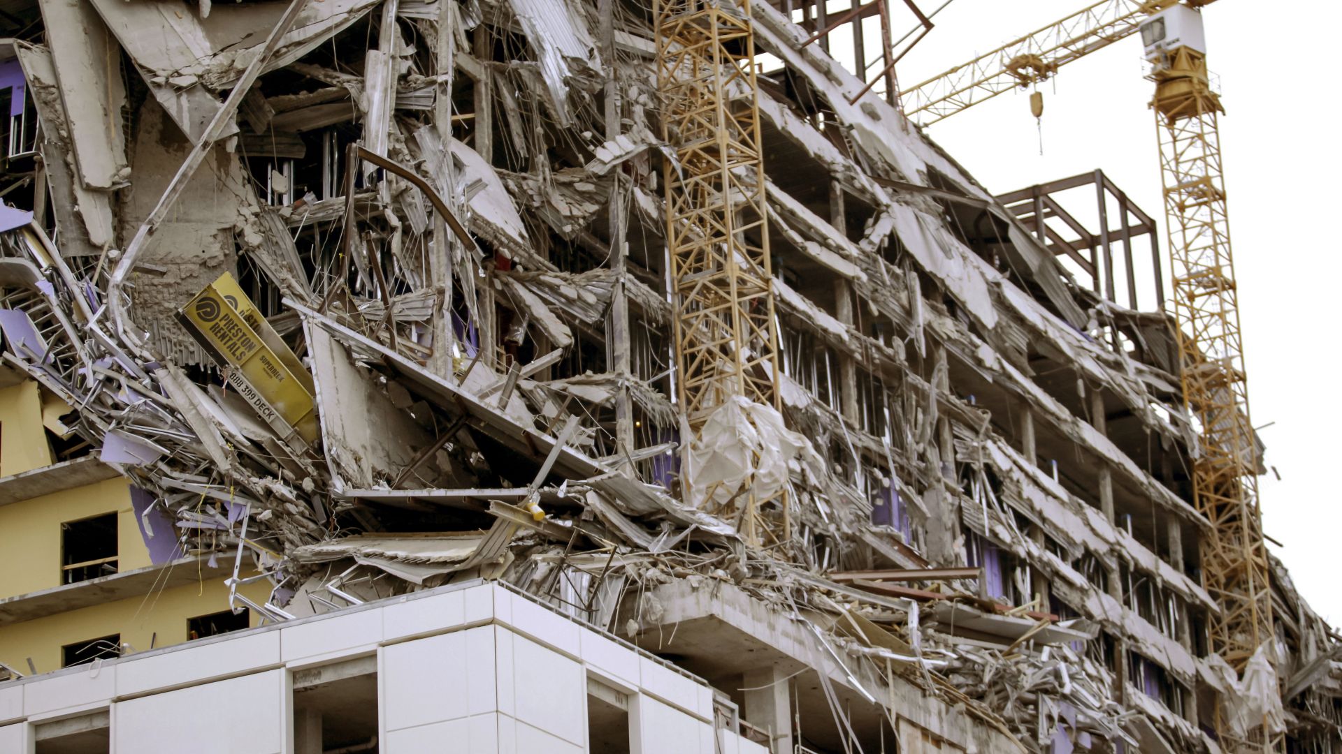 Най малко един човек е загинал а трима са ранени след