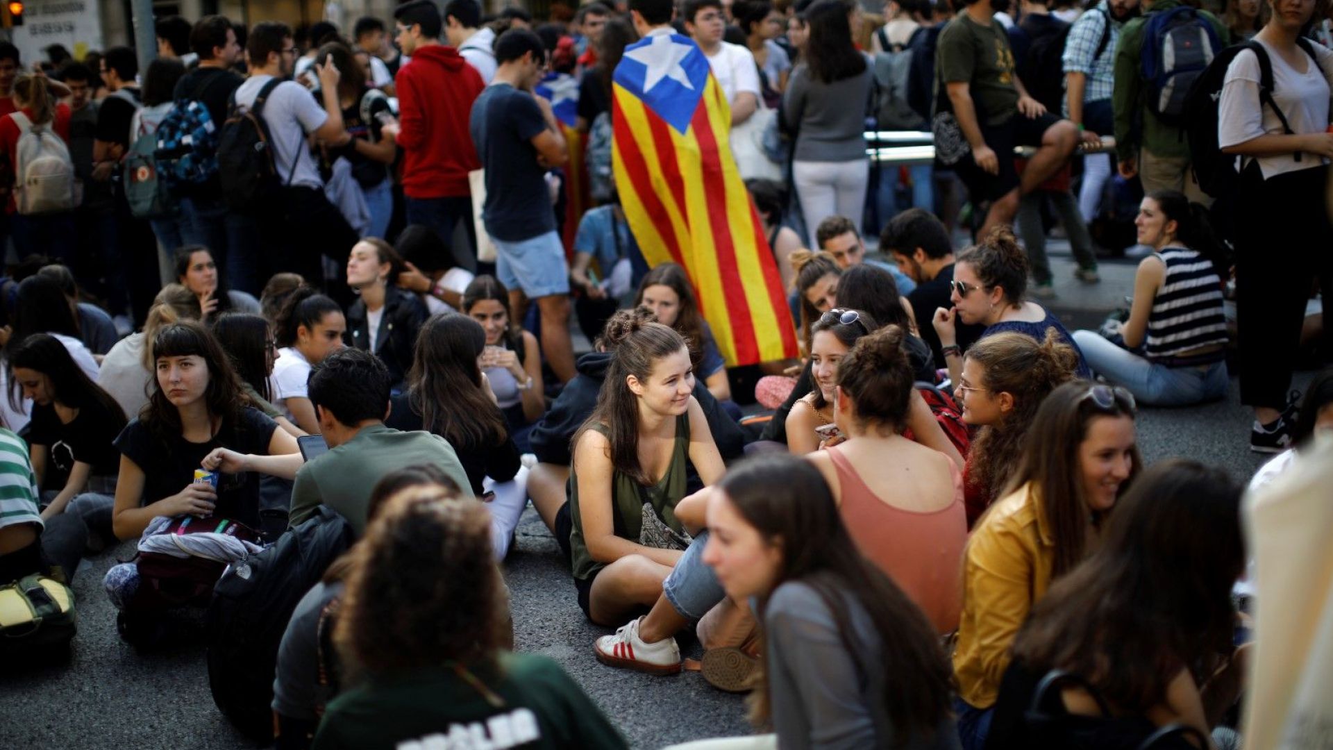 Протестиращи блокираха днес пет регионални пътни артерии в Каталуния съобщиха