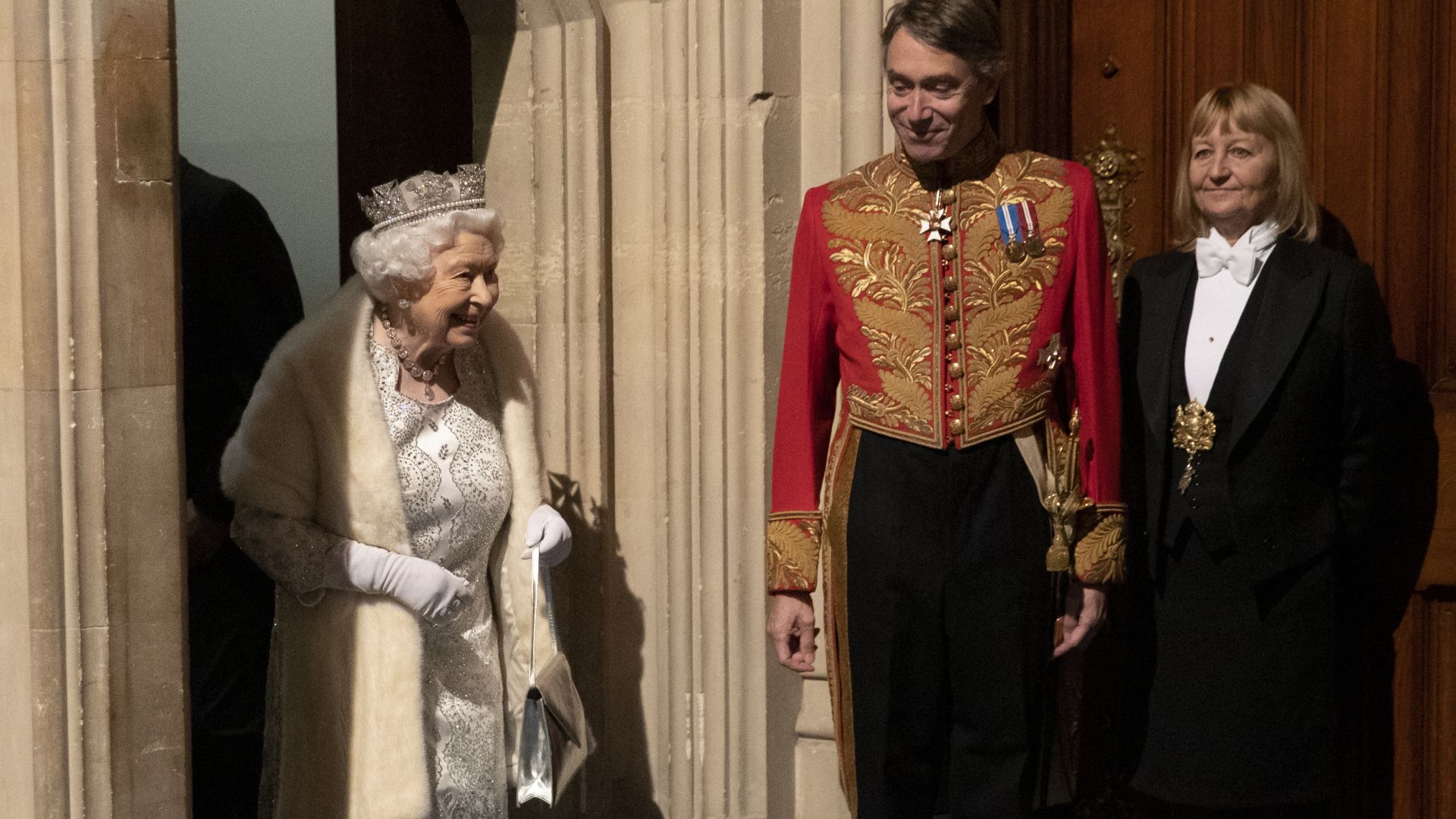 Ограничителните мерки заради новия коронавирус заплашват кралица Елизабет Втора и