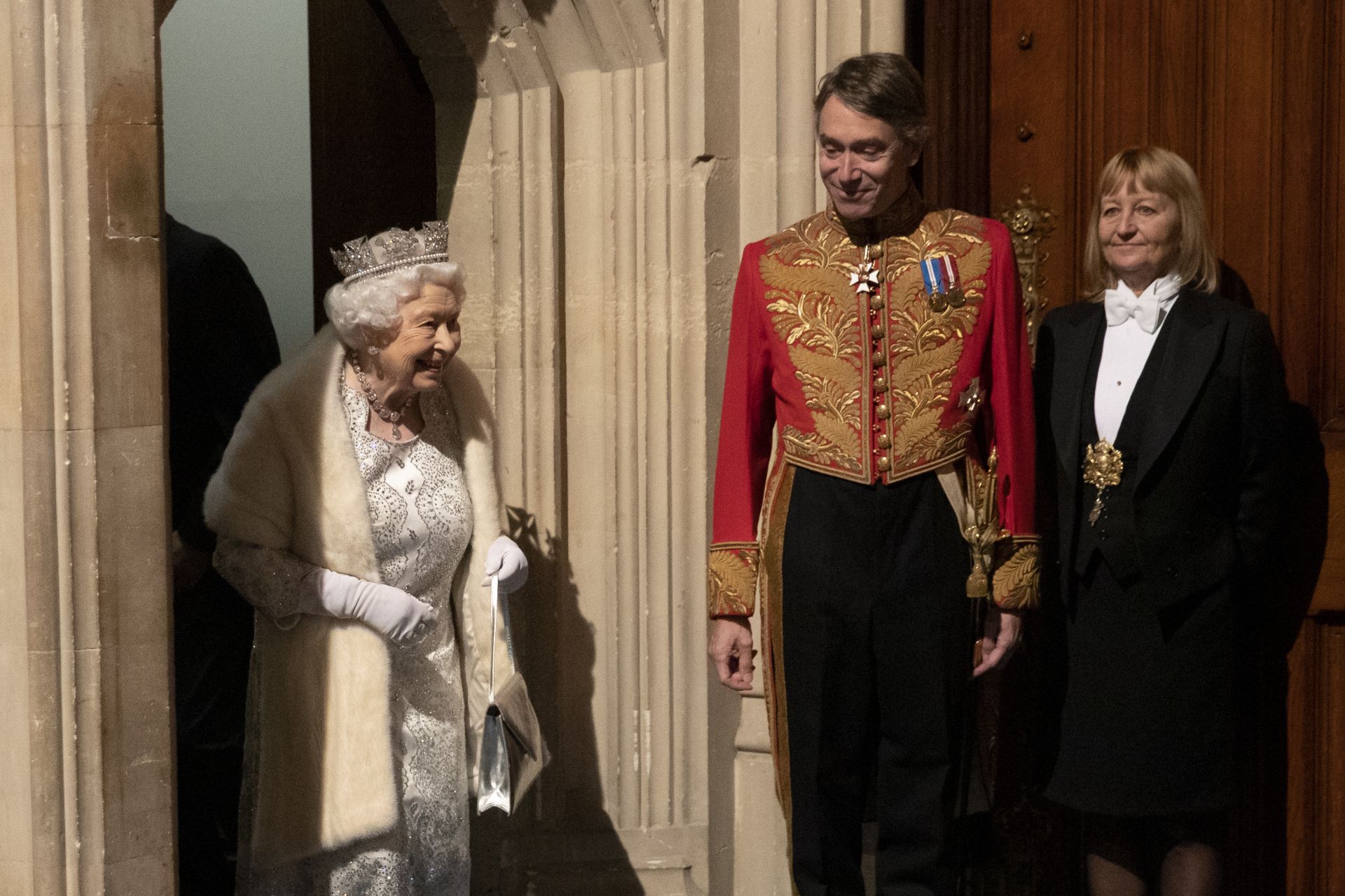 По традиция кралицата присъства на официалното държавно откриване на парламента в Лондон