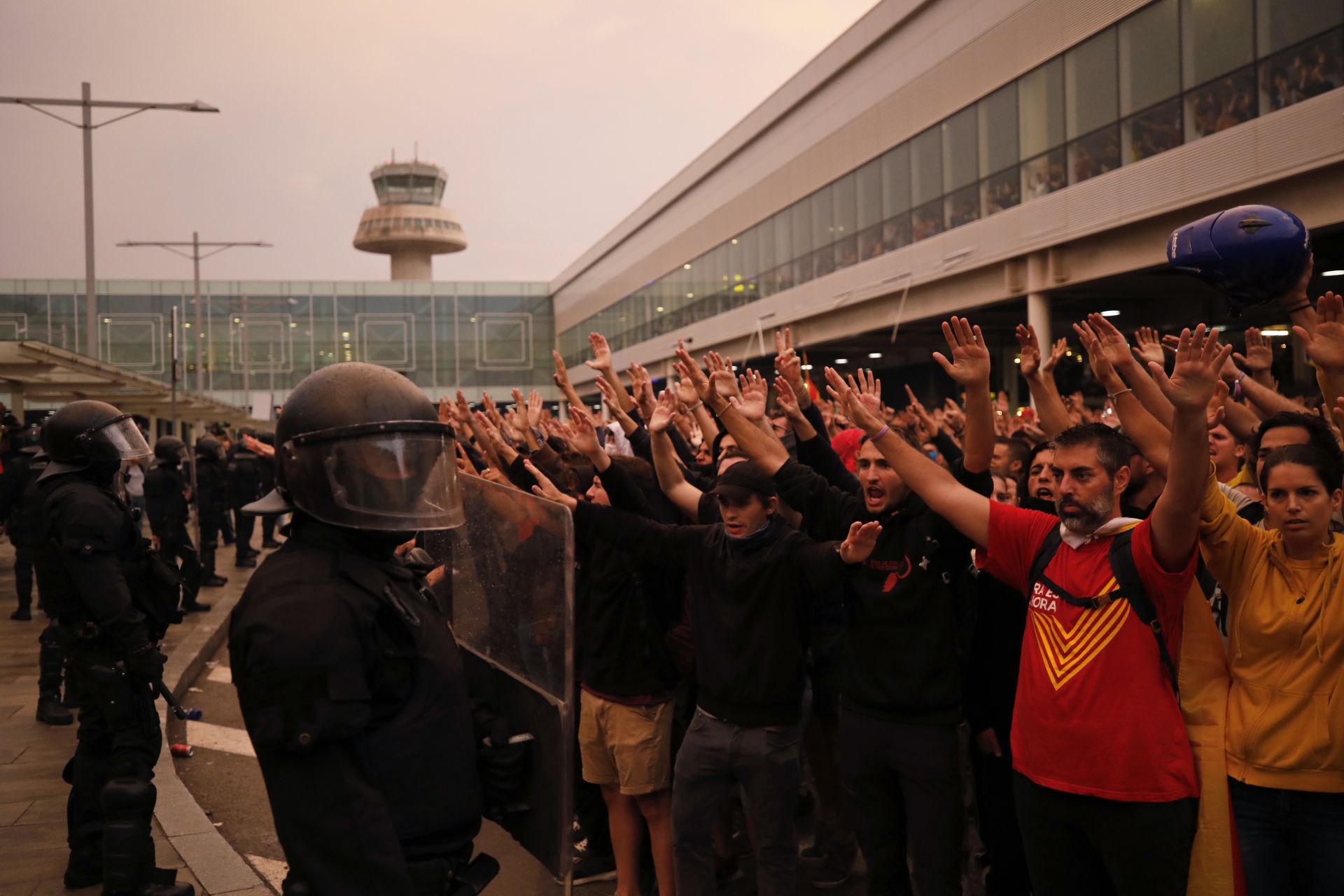 Протестиращите на летище "Ел Прат"