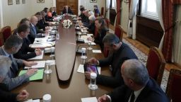 Радев призова правителството да поиска от Европа общ план срещу миграционен натиск