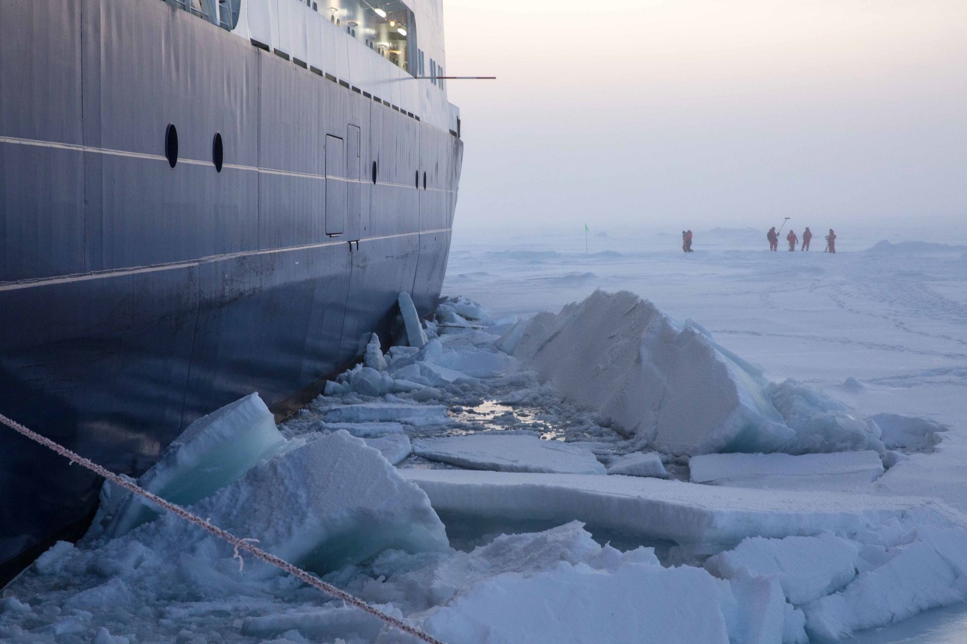 Състоянието на леда в Арктика и Антарктика в момента