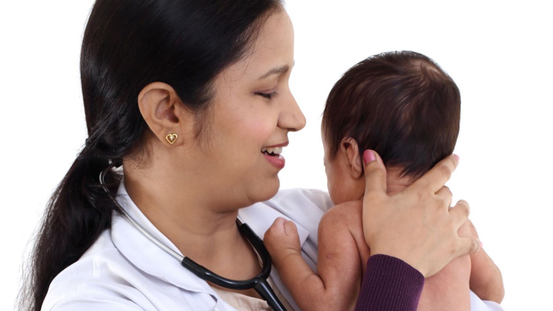 Новородено момиченце е в критично състояние след като бе намерено