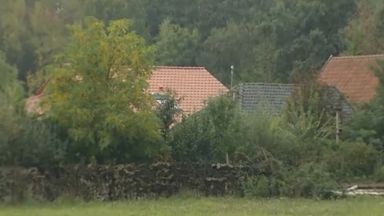 Семейство прекара 9 г. в мазето на къщата си в очакване на края на света (видео)