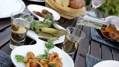 Френската франзела алжирският музикален жанр раи сръбската сливовица тунизийската хариса