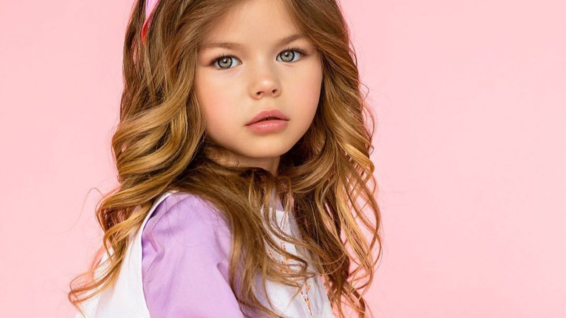 Момиченце на 6 години от Русия е най-красивото дете