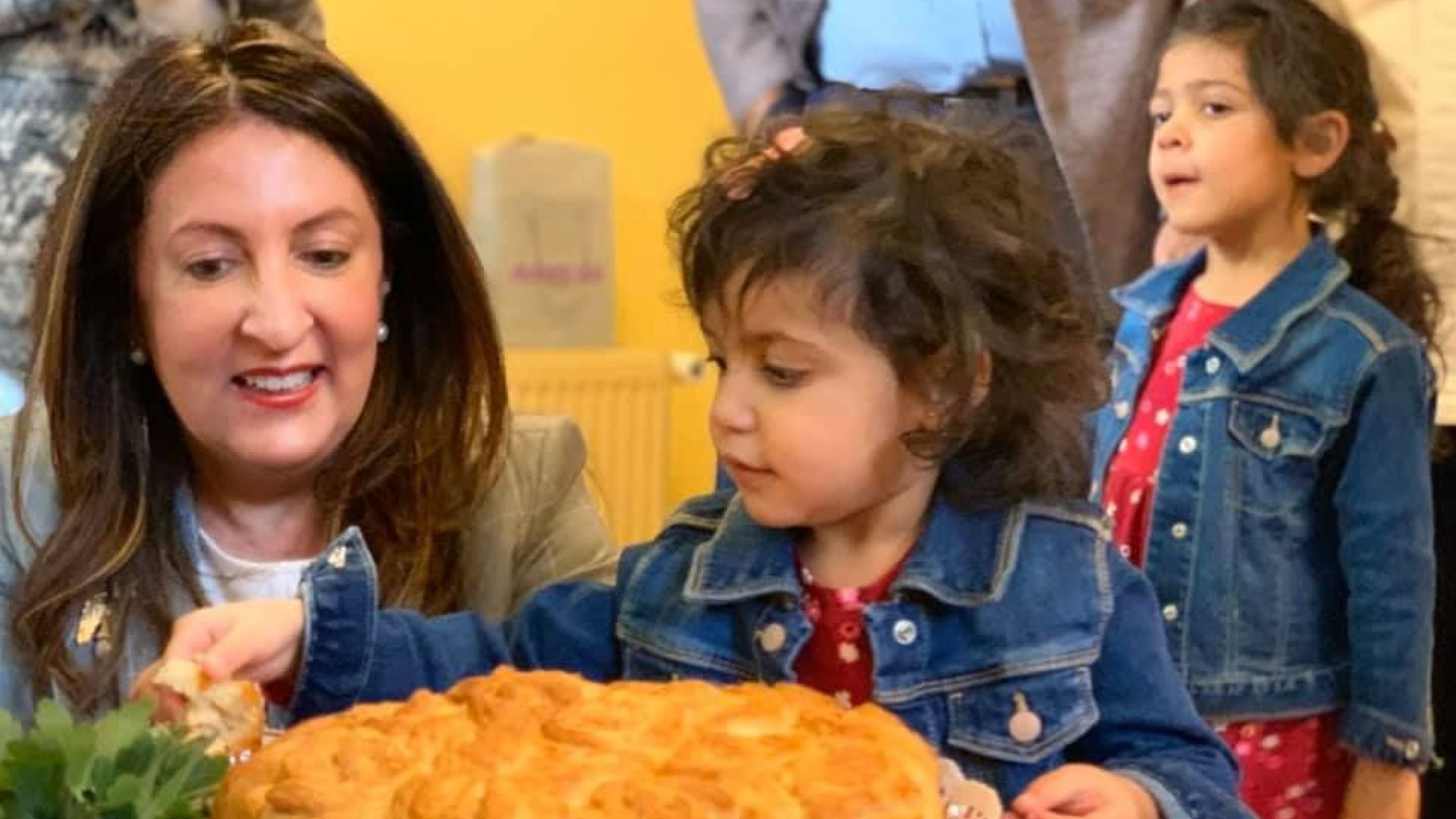 Посланикът на САЩ в България Херо Мустафа избра българска роза