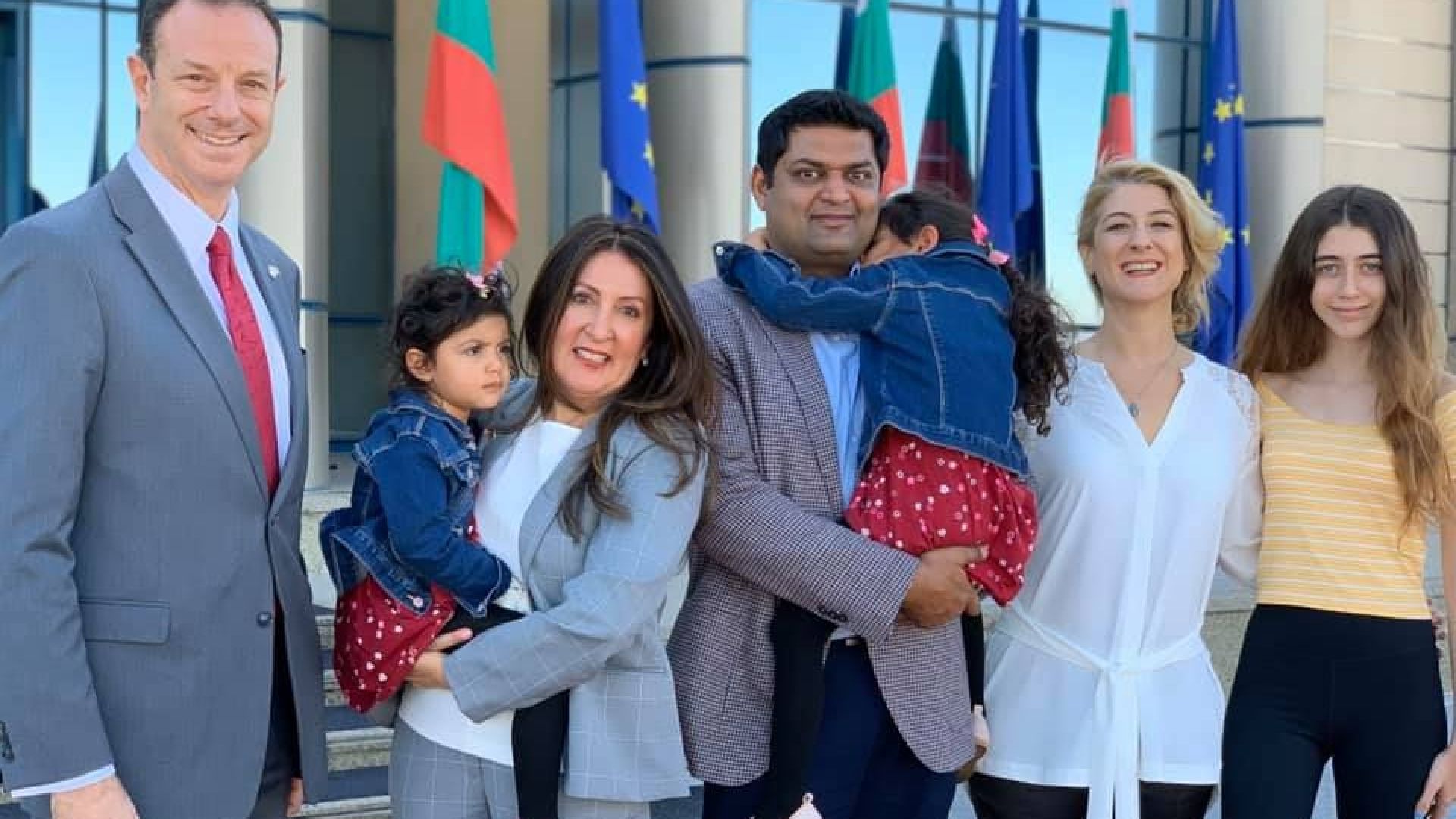Новият американски посланик в България Херо Мустафа и семейството й