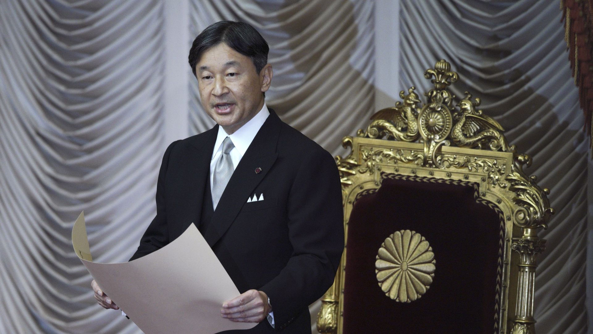 Парадът по случай възкачването на престола на новия японски император