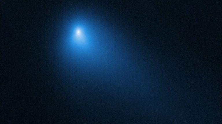 Кометата Борисов оцеля след срещата си със Слънцето