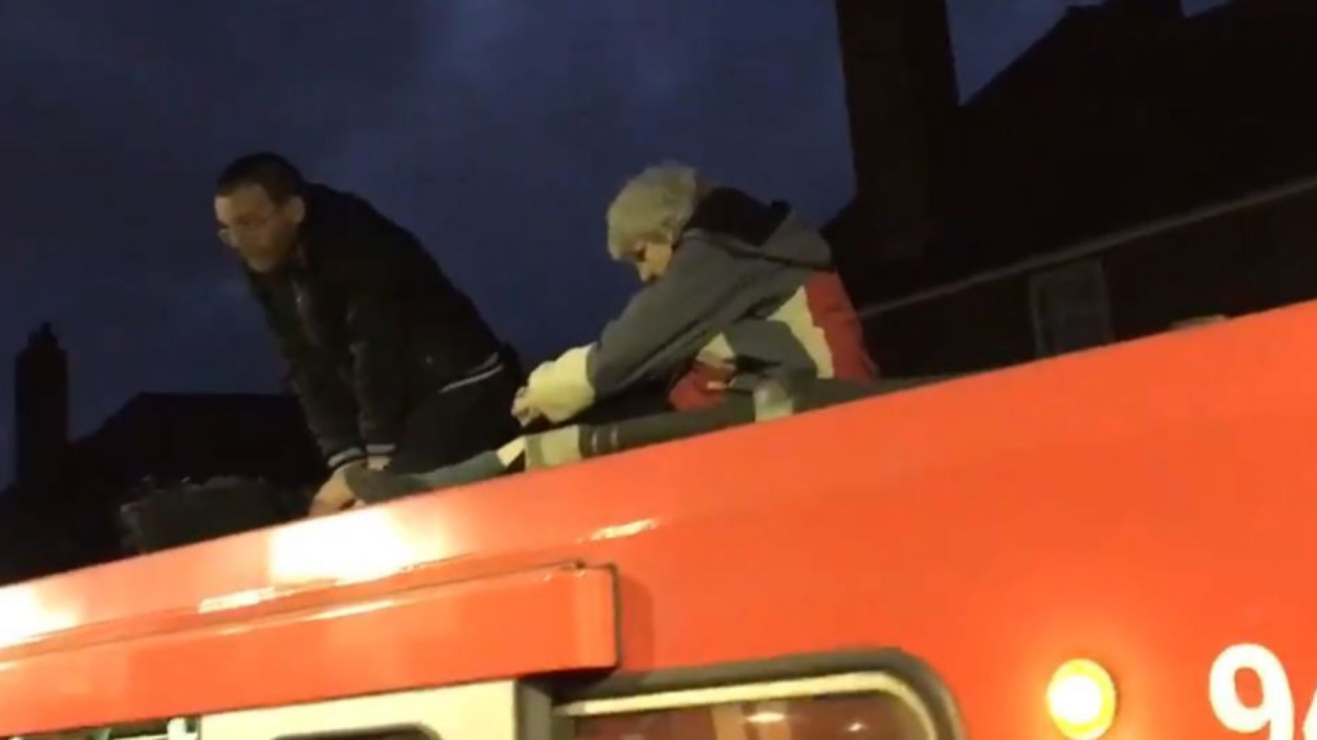Екоактивисти нарушиха движението на железопътния транспорт в Лондон