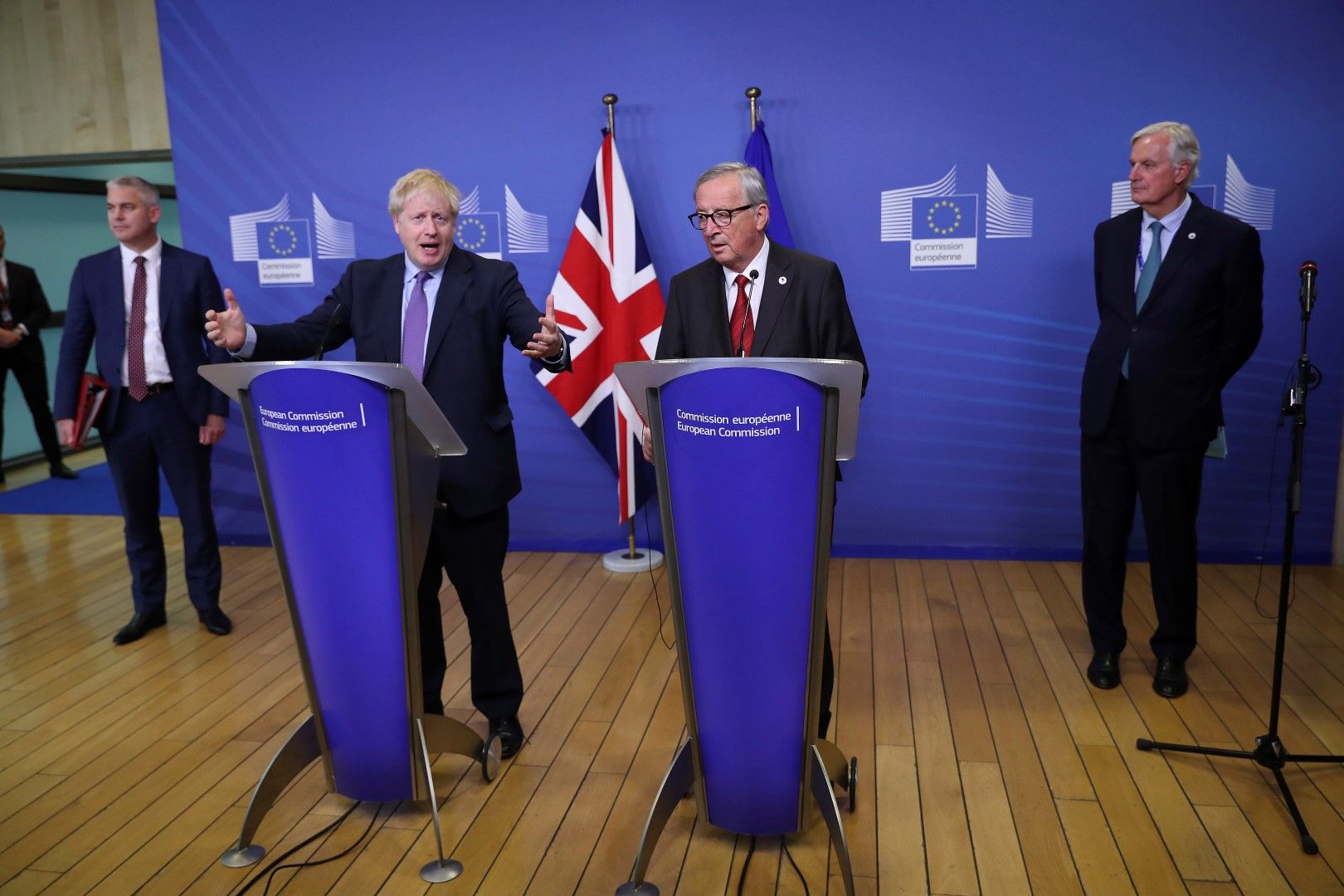 Борис Джинсън и Жан-Клод Юнкер обявиха, че е постигнато ново споразумение за Брекзит 
