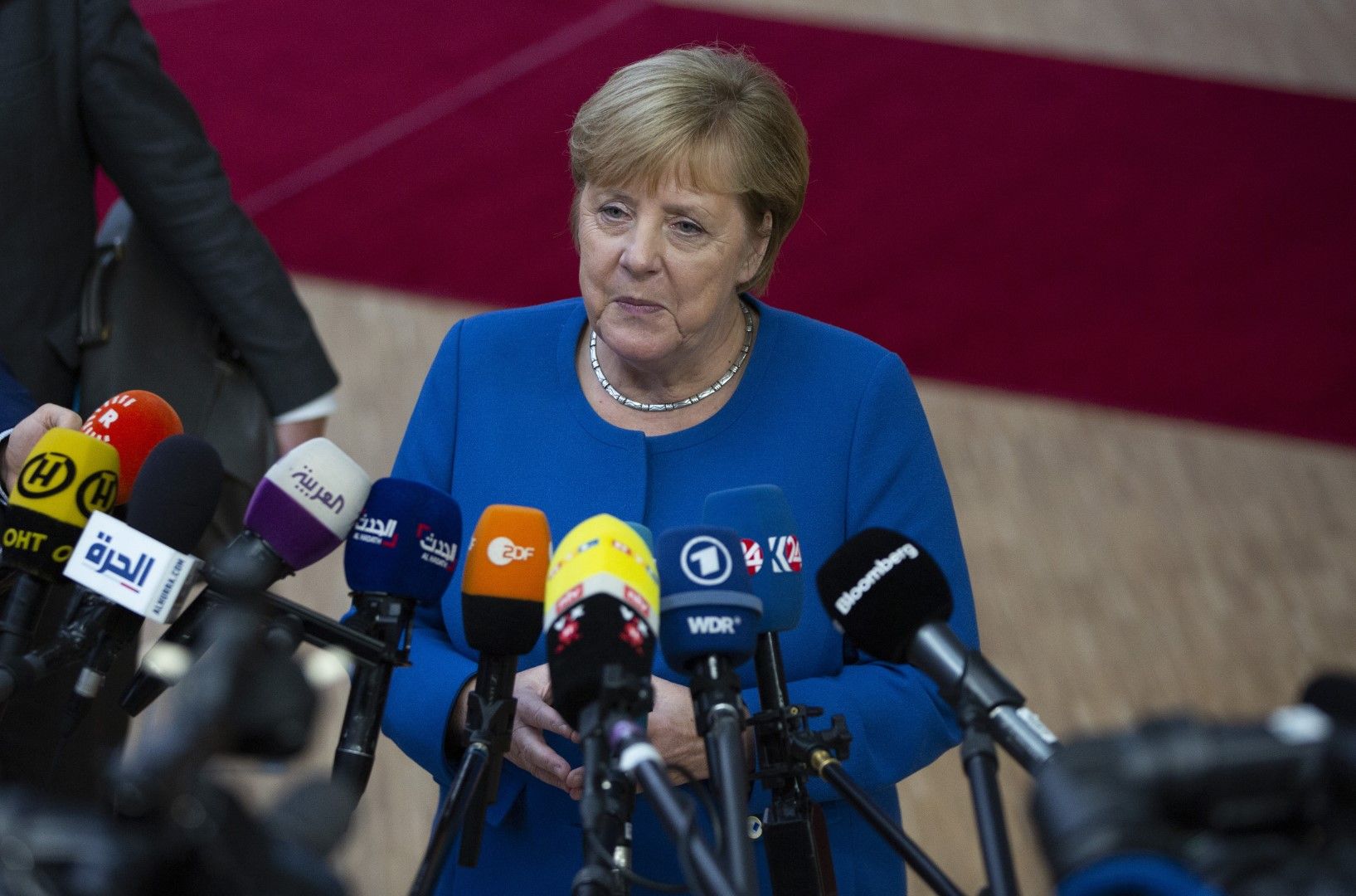Германският канцлер Ангела Меркел решително отхвърли призивите Германия да поеме нови задължения
