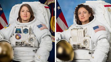 Две астронавтки излязоха в открития космос