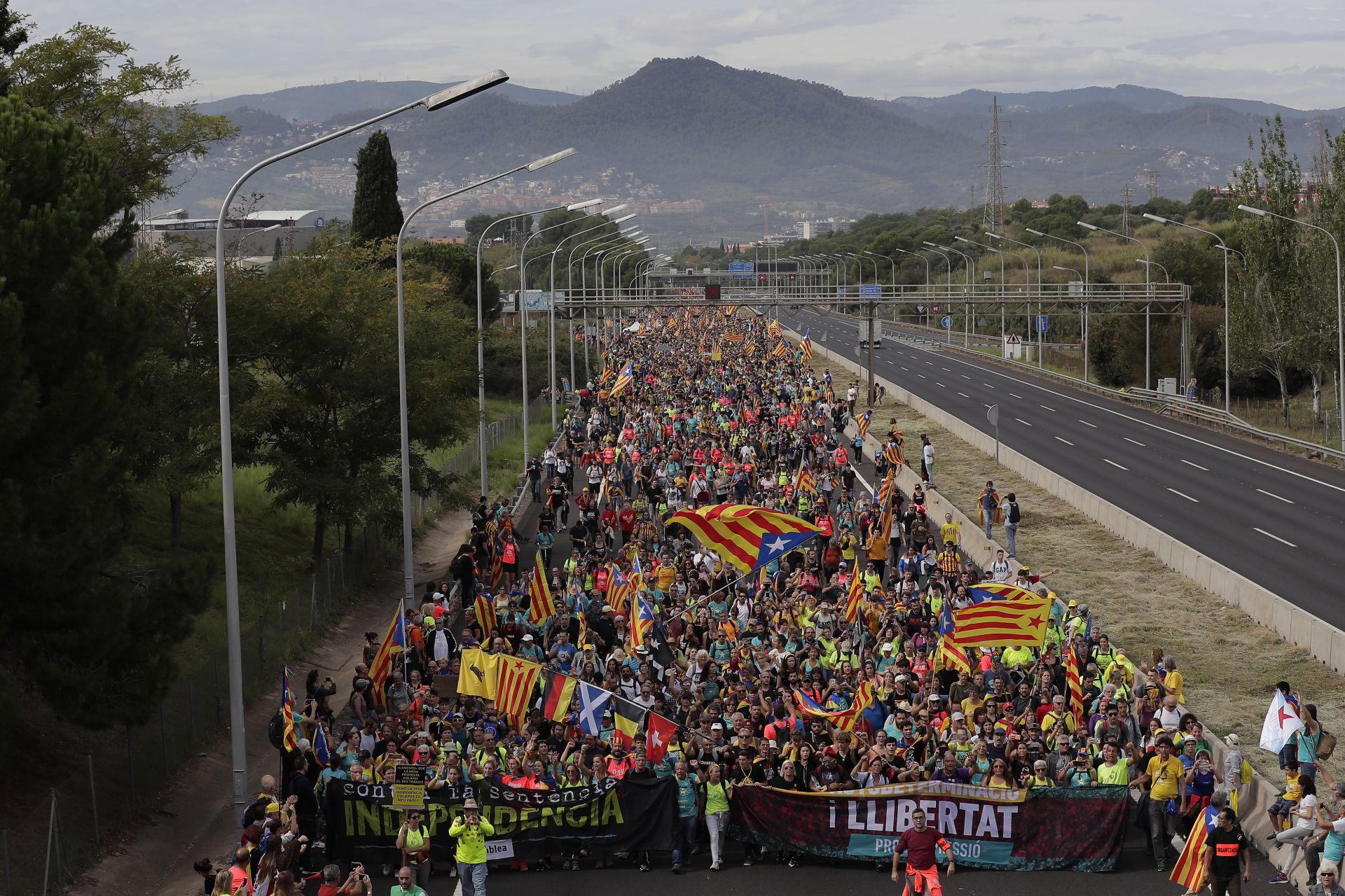 Днес е пети пореден ден на протестите в испанската автономна област.