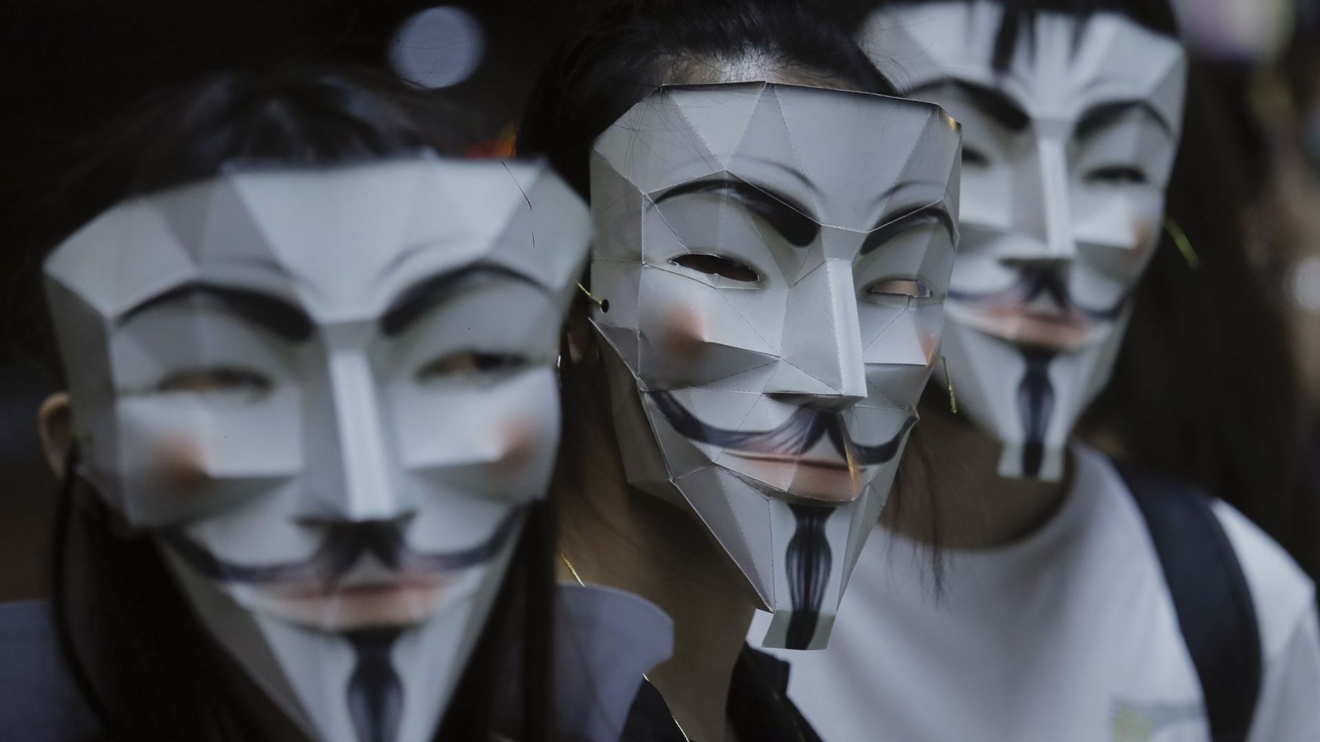 Мечо Пух Гай Фокс и жабокът Пепе са новите лица