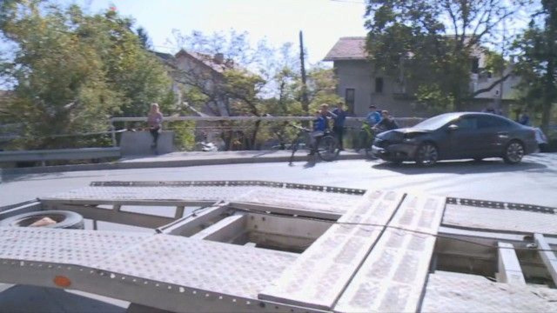 Две коли се сблъскаха в Бистрица Единият автомобил се е