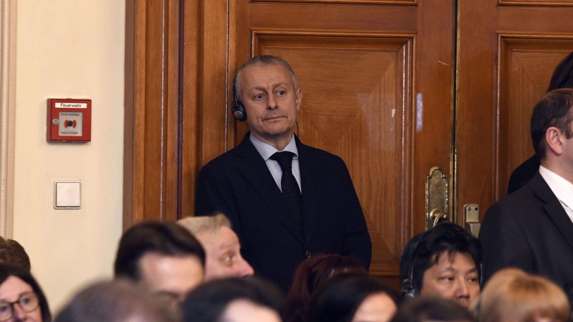 Бившият външен министър Соломон Паси коментира в студиото на БНТ