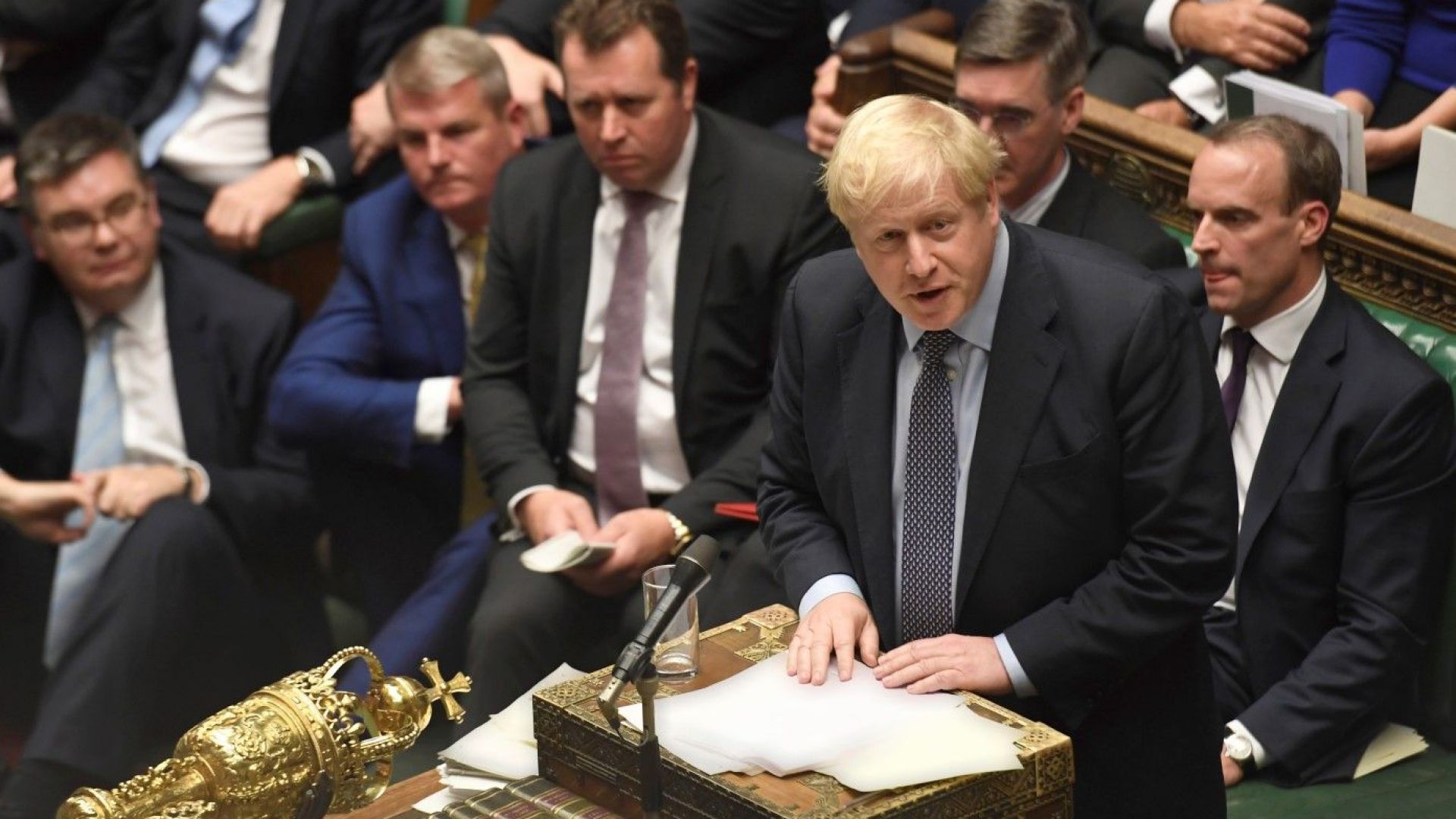 Британският премиер Борис Джонсън бе обвинен че ползва наръчника на