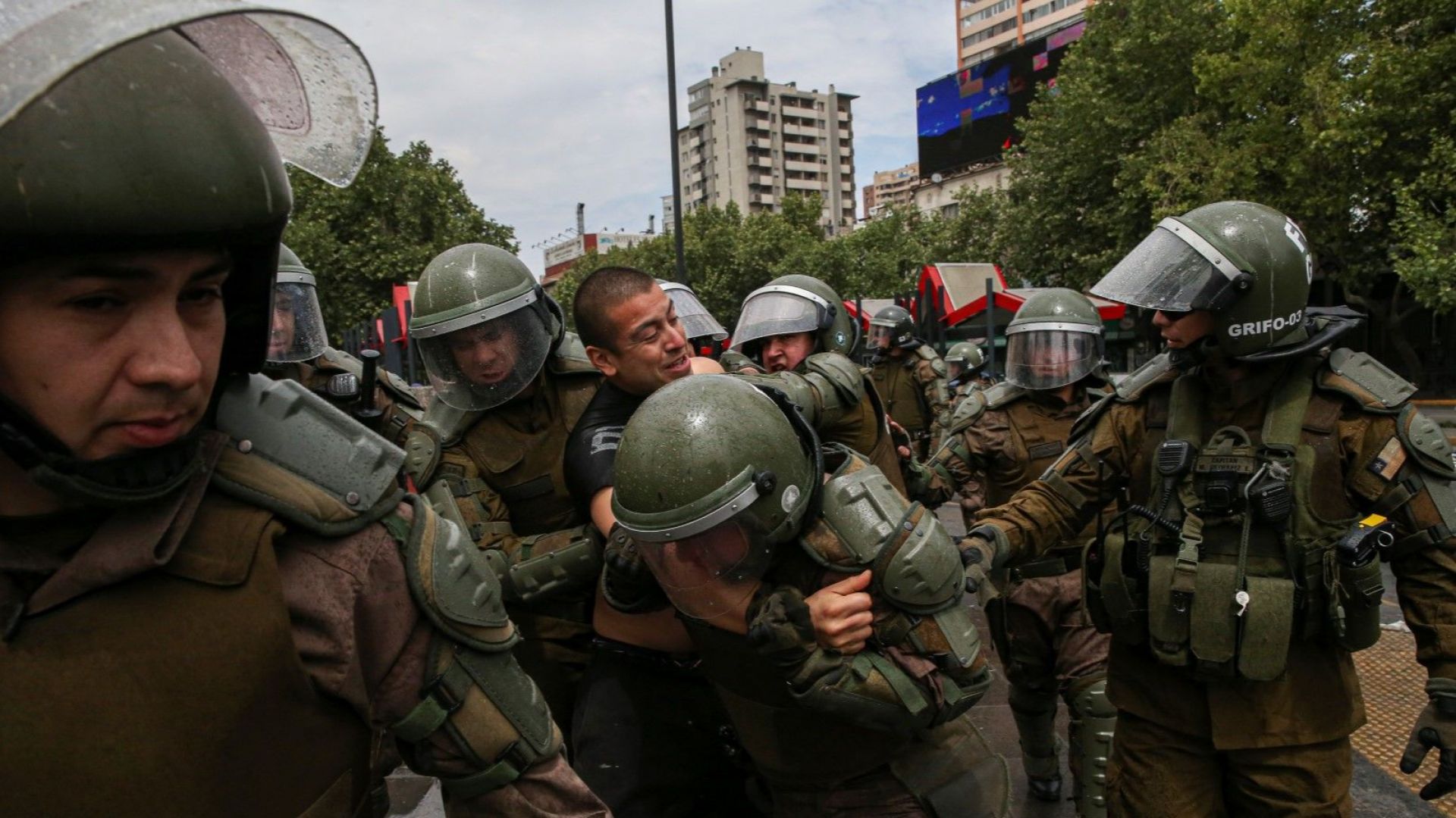 Трима души загинаха миналата нощ в Сантяго при пожар избухнал