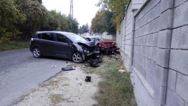 Двама души пострадаха при катастрофа край Шумен