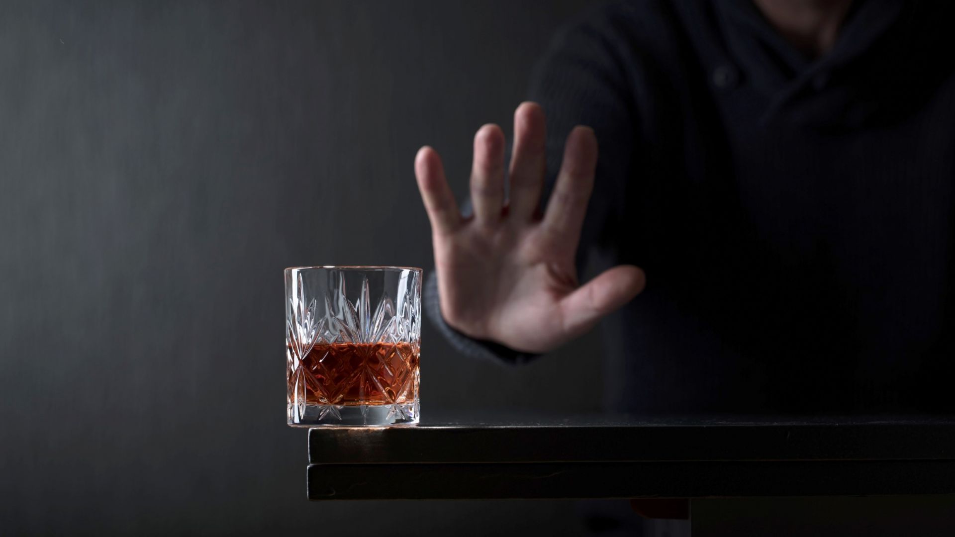 Пълният отказ от алкохол е по-опасен за сърцето от малката му употреба