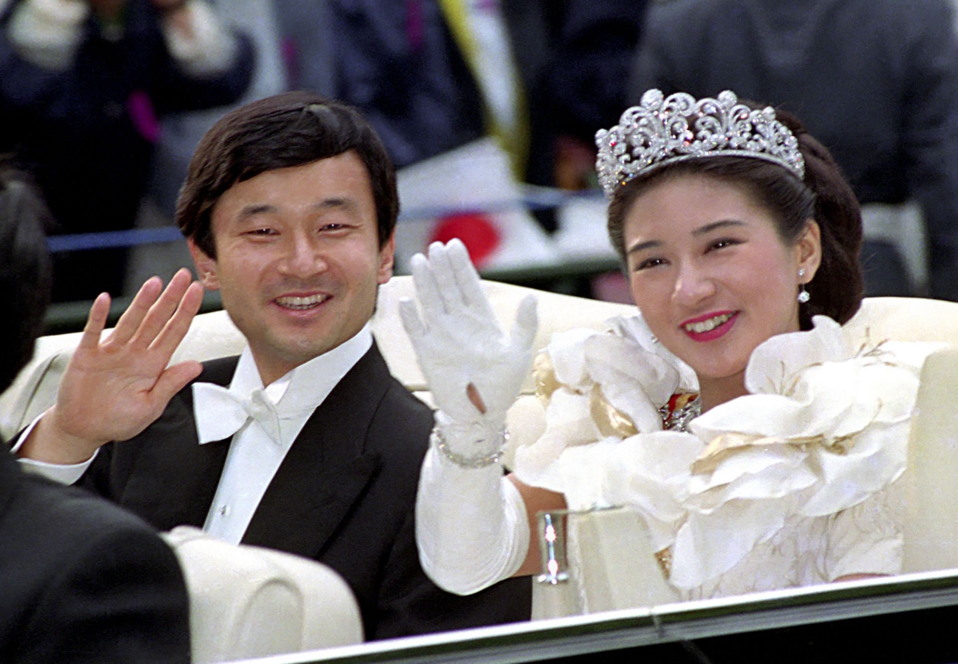 Нарухито и Масако по време на сватбения си парад в Токио през 1993 г.