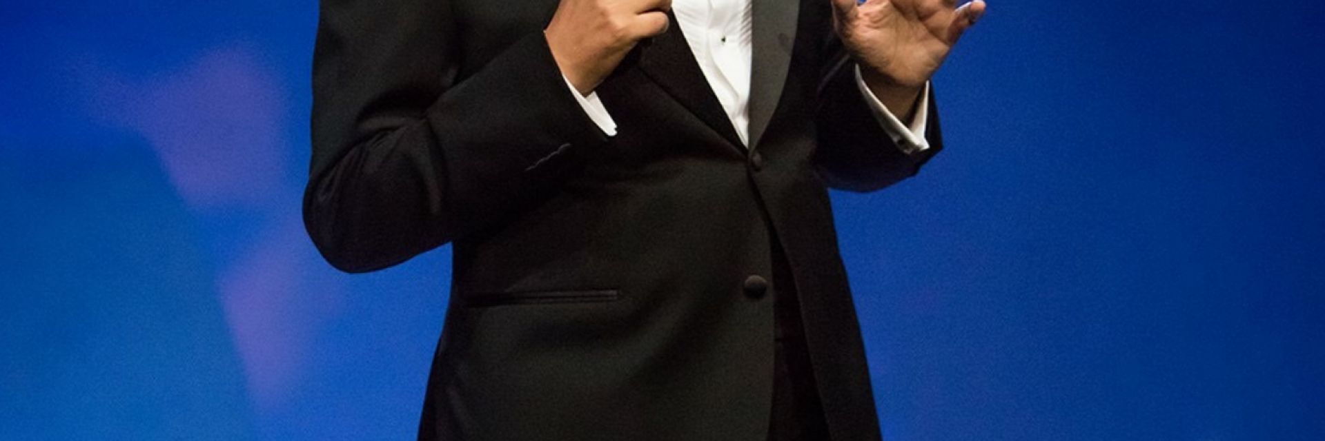 Българският Франк Синатра представя "Най-доброто от Васил Петров"