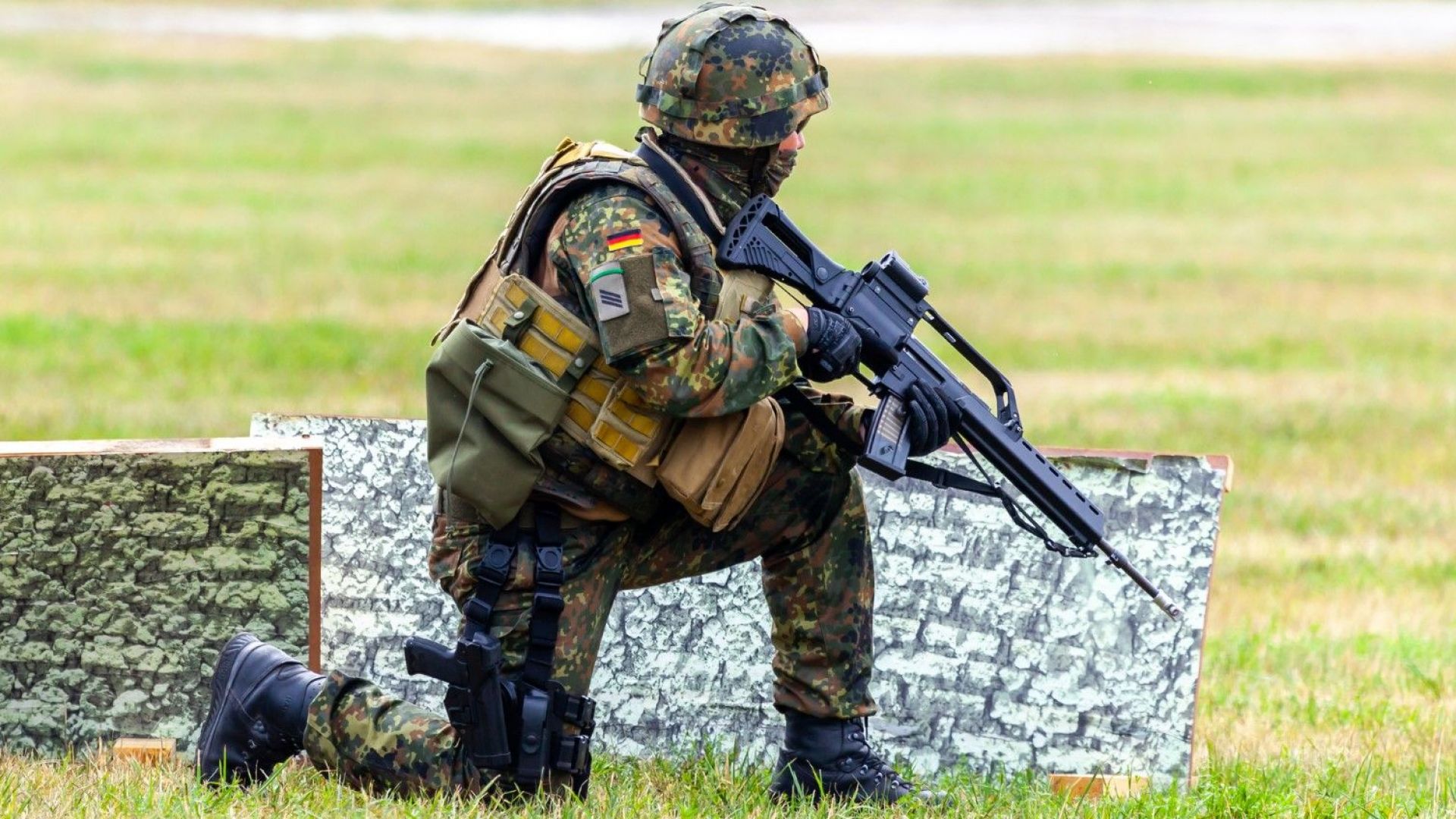 Германският министър на отбраната Анегрет Крамп Каренбауер ще предложи по късно тази