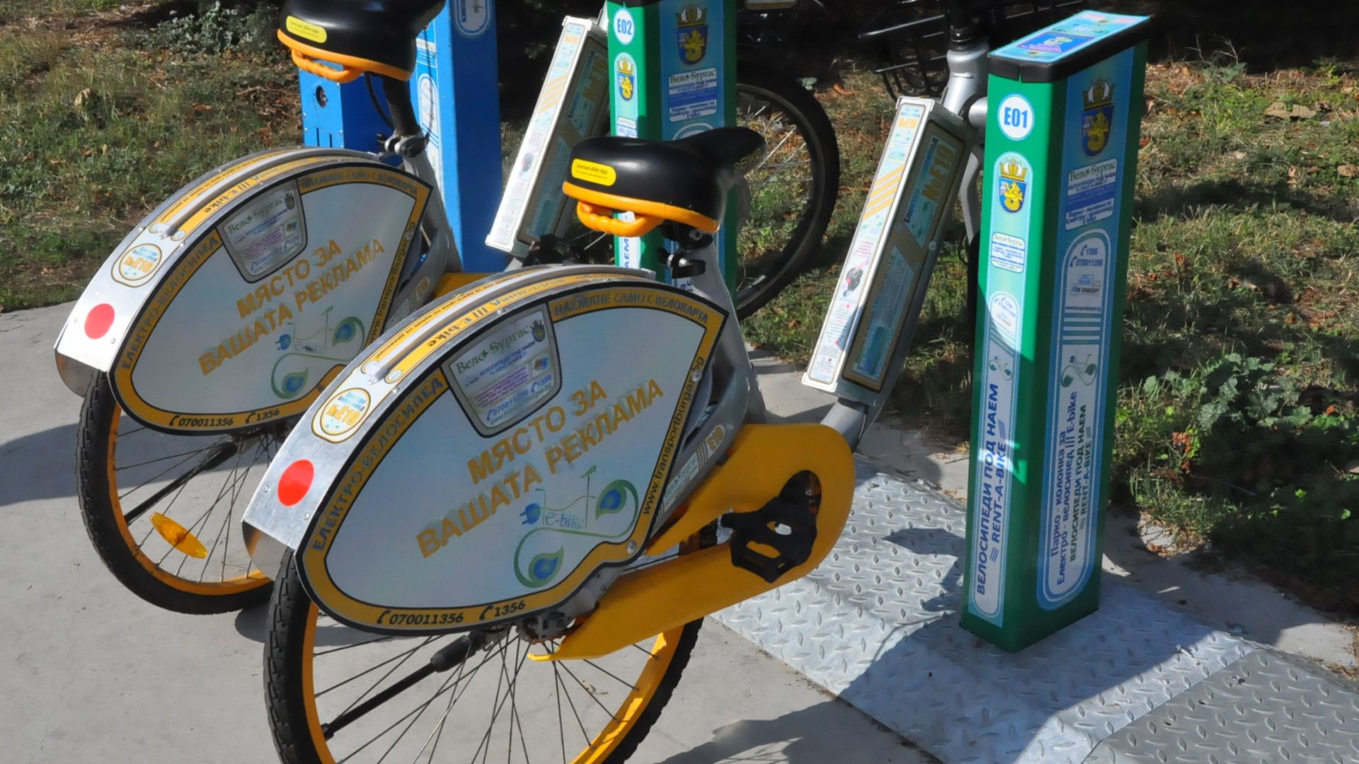 Община Бургас постави 11 нови колонки за паркиране на електровелосипеди