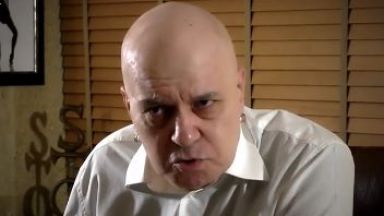 Слави Трифонов отговори на Корнелия Нинова която днес покани наразговори