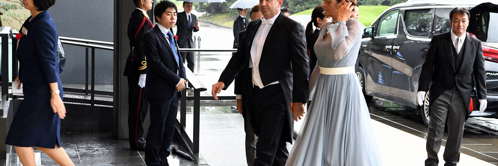 Президентът към съпругата си за ЧРД: Радвам се, че си до мен (снимка)