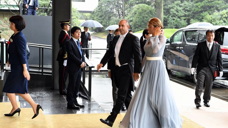 Президентът към съпругата си за ЧРД: Радвам се, че си до мен (снимка)