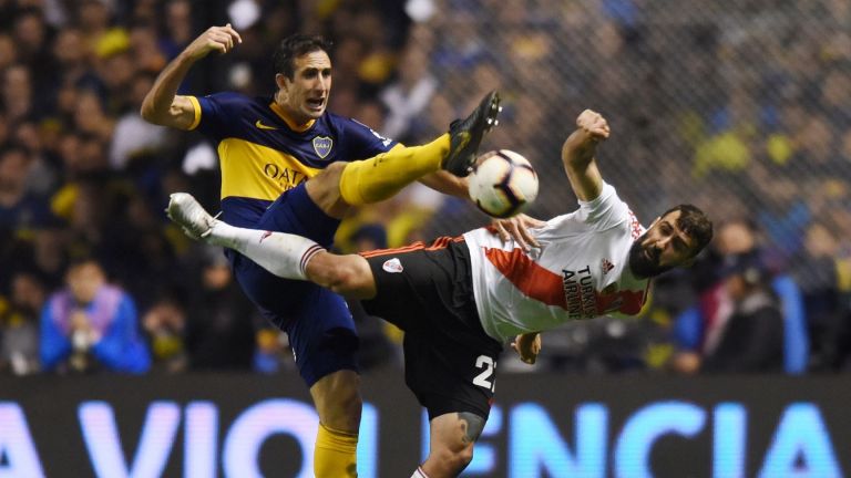 Футболен компас: Горещ испански финал, английски класики и най-свирепото дерби в света