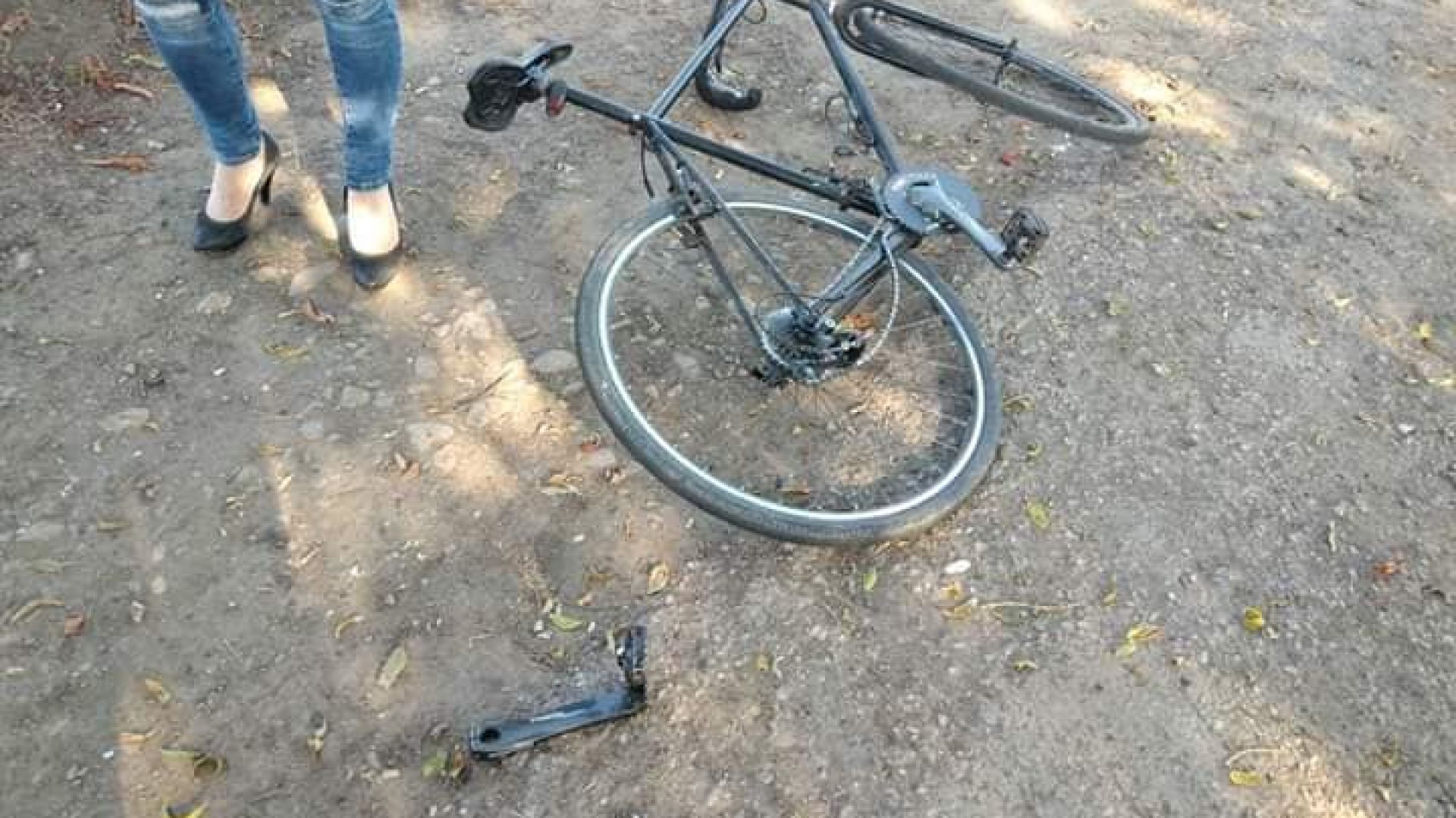 Велосипедист е с опасност за живота след като е пометен