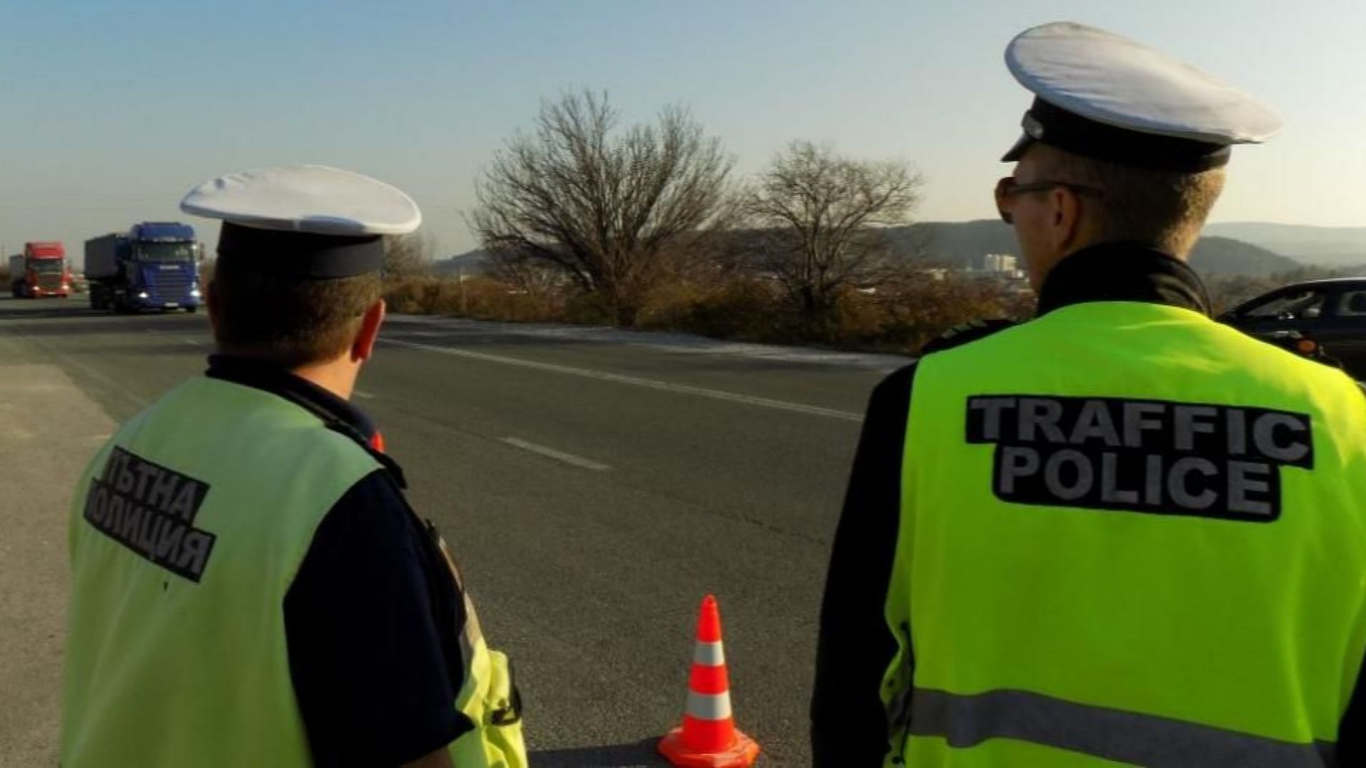 Тир се преобърна и блокира магистрала "Струма" край Петрич 