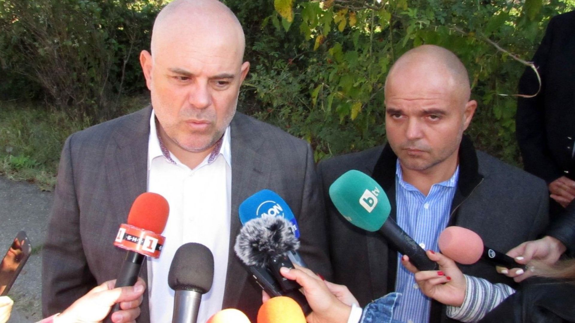 Фалшиви документи на които е бил преправен дори подписът на