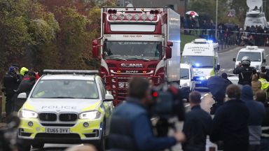  Британската полиция задържа още двама за камиона-ковчег с 39 натрупа 