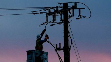 Половин милион души в Калифорния отново без електричество