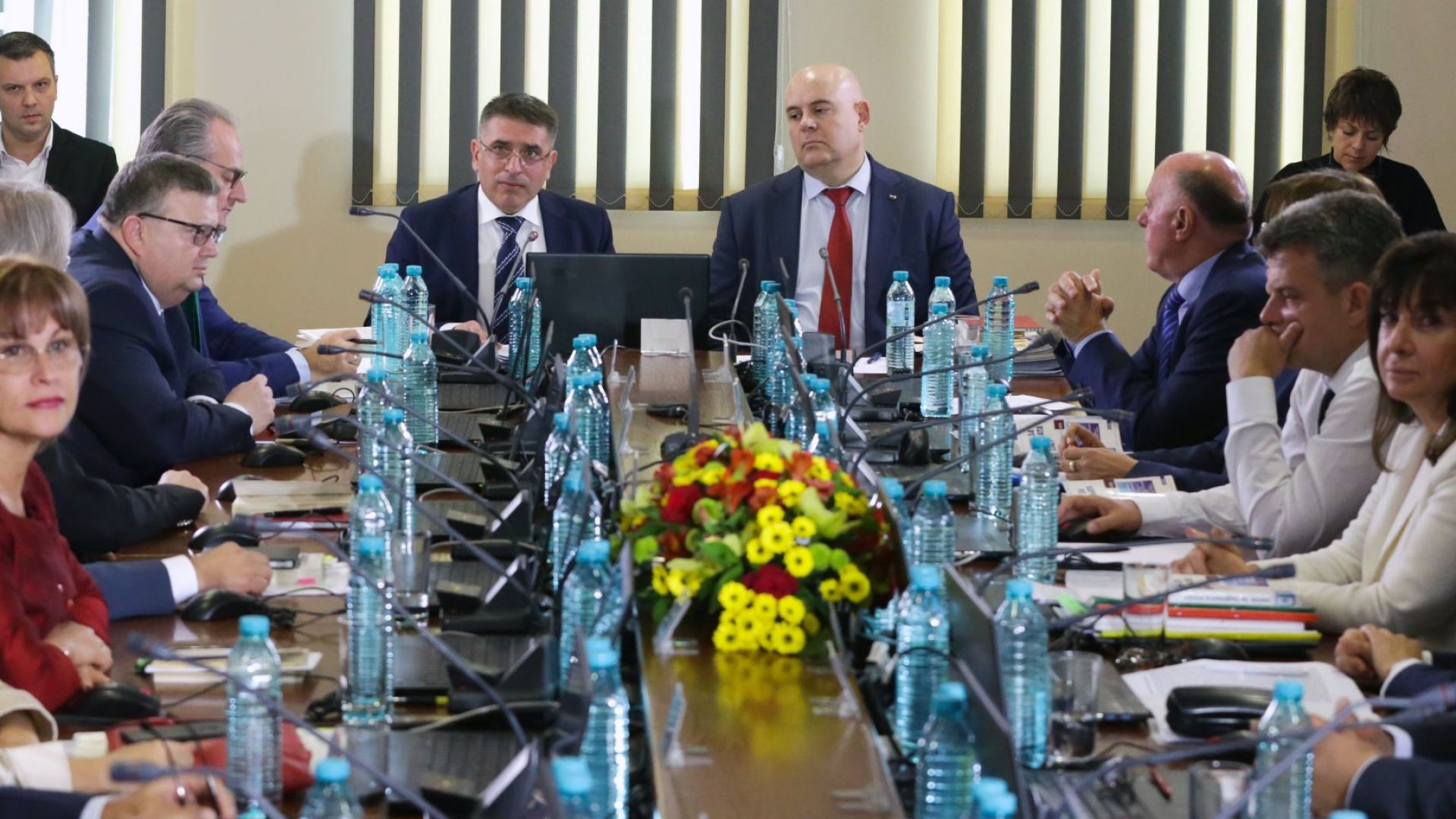 Сигнал за поставена бомба в сградата на ВСС опита да